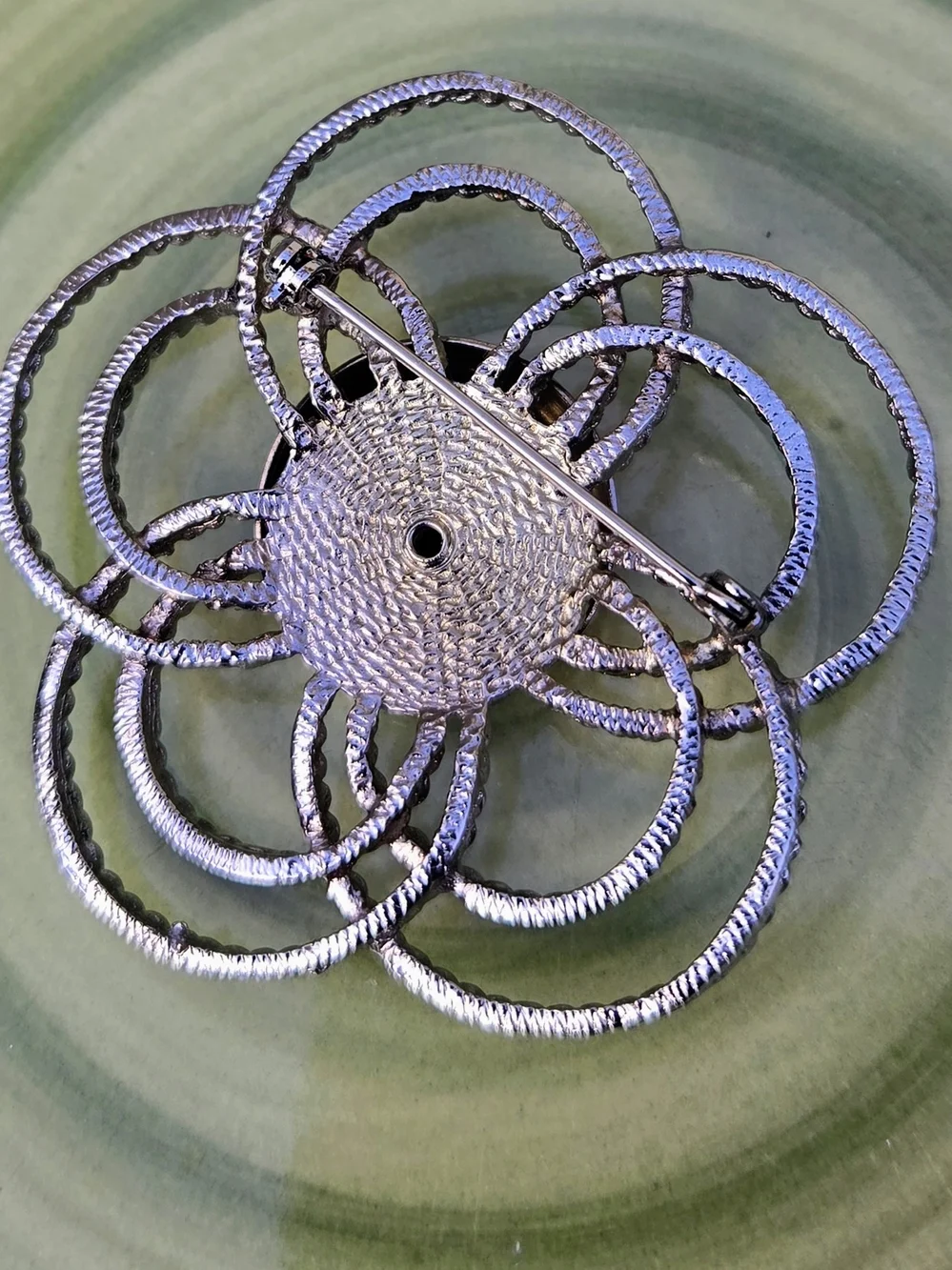 BUYER'S CHOICE VINTAGE BROOCH